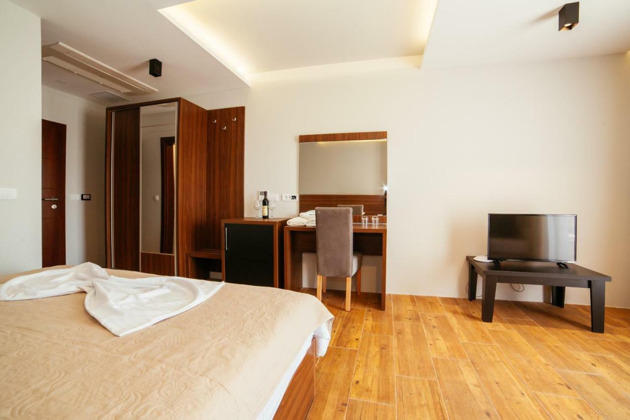 Adriatica Sea & Sun Bed & Breakfast Ülgün Dış mekan fotoğraf